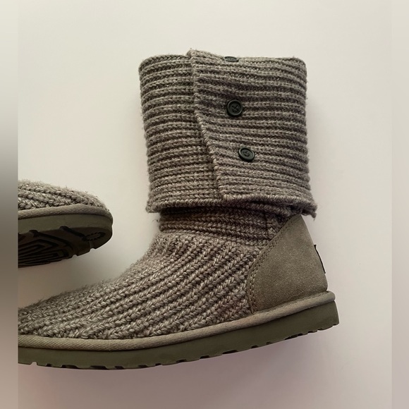 UGG Classic Cardy II Knit Boot Sherpa Winter
Warm Cozy Tall Button Chic - Picture 13 of 13